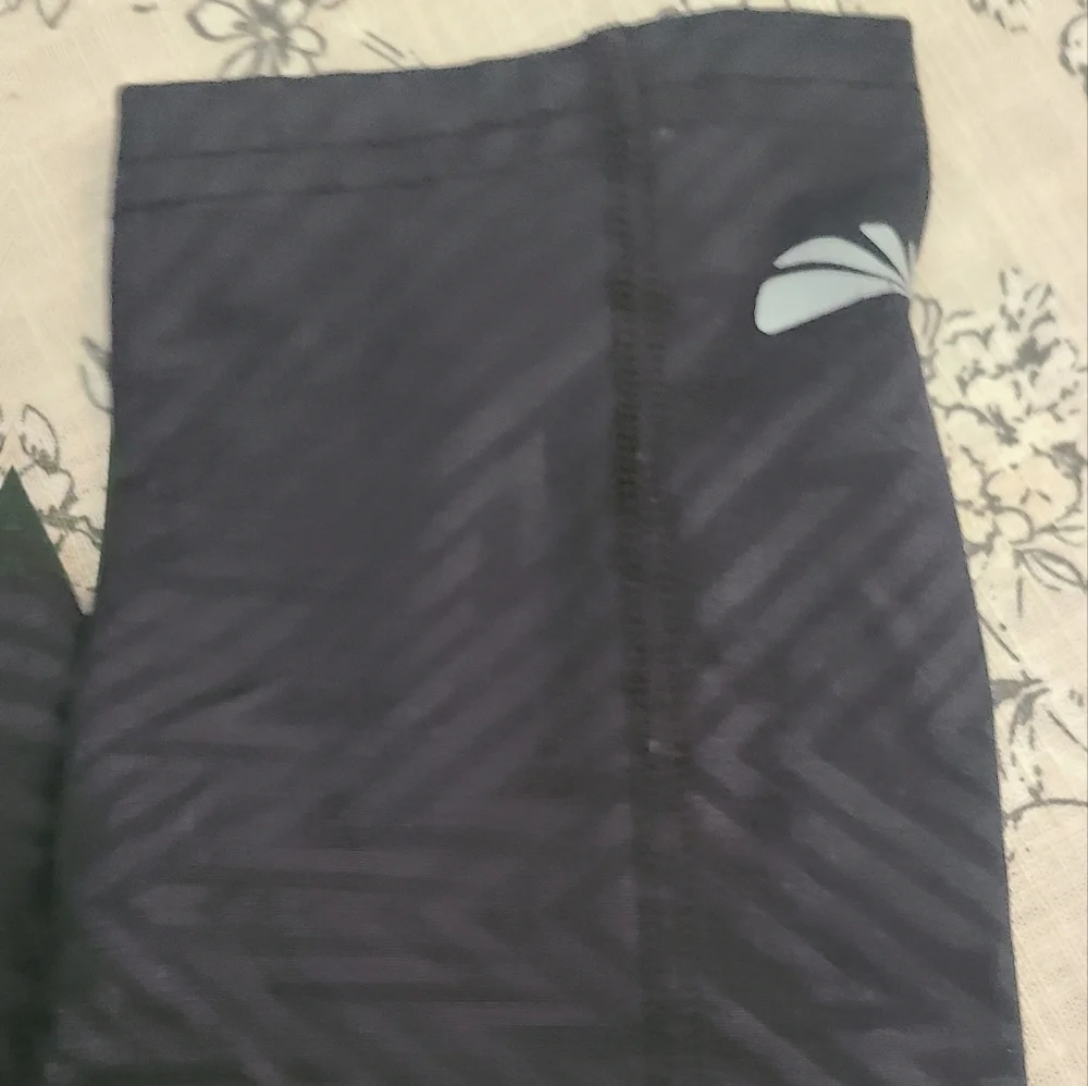 LEGGINGS PATTERNED SIZE SM 2 FOR 18 - Picture 3 of 5